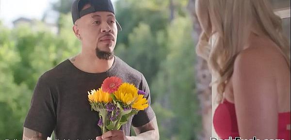  Black Dude apologizes to Lisey Sweet with flowers and a huge dong
